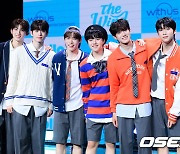 더윈드 일냈다!..음원차트 1위→데뷔 후 첫 음방 1위 ‘겹경사’