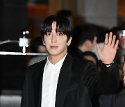 [포토] 정용화 '훈훈한 인사'