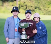 [STN포토]박보겸, 우승의 영광을 부모님께 돌려요