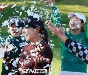 [STN포토]축하 꽃가루가 너무좋은 박보겸