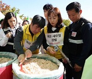 “안심하고 새우젓 사러오세요”... 마포나루 새우젓 축제 엄격한 원산지 검사