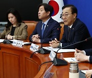 野 “金여사 불기소, 검찰 사망한 날”…與 “장외 촛불로 이재명 못지켜”