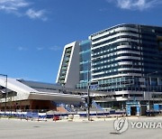 행안부 공무직 정년은 이제 만 65세…3년 육아휴직도 가능