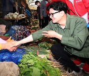 윤·한, 독대 아닌 면담에 여권 시끌…“말이 안 돼” “화합 우선”