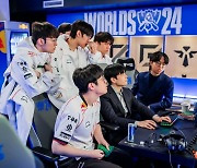 ‘역시 LPL 킬러’ T1, TES 잡고 월즈 4강 진출