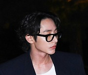 [ST포토] 이수혁, 멀리서 봐도 조각