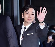 [TD포토] 이동휘 '취재진에게 손인사'