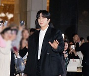 [T포토] 정용화 '반가워요'