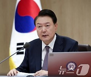 윤 대통령, 참모들에 "김장철 물가에 만전 기해 달라"