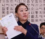 '공천 폭로' 강혜경 "김건희는 장님무사 尹 어깨 탄 주술사" [국감초점]