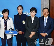 법사위 국감 출석한 강혜경 씨 '운영위 국감도 출석 예정'