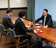 [속보] 대통령실, 한동훈 요구 '김건희 이슈 해결' 별도 입장 없어