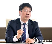 [지금만나] 뱅킹앱 넘은 핑거…"핀테크로 새 세상 만든다"