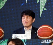 이명관 ‘생각 비우고 감독님 따라하면 됩니다’