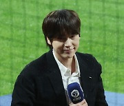 [포토] 규현 '슈주 대표로 왔어요'