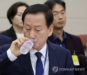 과방위 국감, 류희림 연임 공방…"불법 없었다" "명패 치워라"(종합)