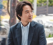 "한석규의 심리전 폭발... '이토록 친밀한 배신자' 아트 포스터로 진실의 충격 예고"