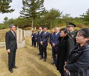 中인민군 열사릉 찾은 주북 중국대사…"피로 맺은 북중친선"