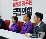 추경호 원내대표, 이태원 참사 유가족협의회 면담