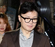 별다른 멘트 없이 차량으로 향하는 한동훈 대표