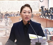 '명태균 리스트'에 정치권 술렁..."본질 흐리기" 부인