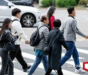 비정규직 임금 200만원 돌파…정규직과의 격차는 '역대 최대'