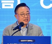 스마트비즈엑스포 2024 참석한 고동진 국민의힘 의원