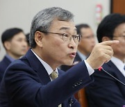 정근식, 출근 나흘 만에 국감 데뷔... 여당, '조희연 특채 해직교사' 조치 압박