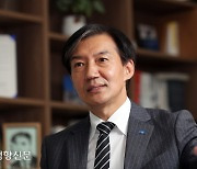 [논설위원의 단도직입]“민주당, 중도화 전략 성급…특정 후보 전제 말고 ‘다수연합’ 틀 짜야”