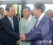 한인비즈니스대회 전북대서 개막…"청년 귀감"[뉴시스 Pic]