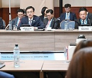 APEC 재무회의 참석한 최상목 부총리… 2025년 의장국 수임