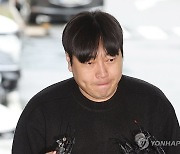 '불법도박 자수' 이진호, 3시간 경찰조사 후 귀가