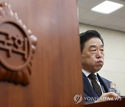 갈증 나는 김형석 독립기념관장