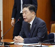 의원 질의에 답변하는 김형석 독립기념관장