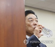 갈증 나는 김형석 독립기념관장