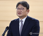 공무원 근면위 의결 마친 권기섭 위원장