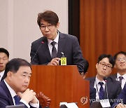 의원 질의에 답변하는 신상한 한국벤처투자 부대표