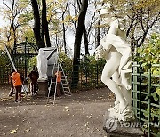 RUSSIA WEATHER SCULPTURES