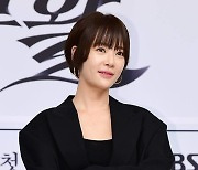 '이혼→결별' 황정음, 23년 만의 나들이에 기댈 곳이라곤 신동엽 뿐 ('솔로라서')