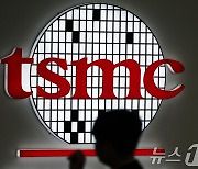 반도체대전에 걸린 대만의 TSMC 간판