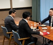 [데일리안 오늘뉴스 종합] 더 멀어진 윤·한, KBS 신임 사장 후보, '두뇌'가 혁신을 주도, "비수도권 축소 안해" 등