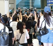 인천공항, 연예인에 별도 출구 허용 논란..."안전" vs "특혜"