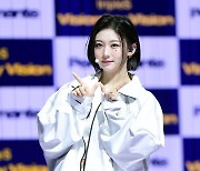 [포토] 트리플에스 VV 카에데, '깜찍하게 VV'