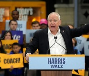 Tim Walz brings veteran touch to Harris's White House campaign