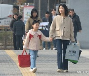 공무원, 육아시간 사용 뒤 '초과근무' 해도 수당 지급된다