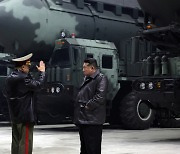 北 ICBM 기지 첫 공개… 美 대선 앞두고 핵무력 존재감 과시