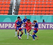 김은정 감독 "선수들 눈물 흘리지 않길"... 한국 U-17 여자축구, 미국에 0-5 완패 '월드컵 조별리그 탈락'