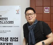 '로봇의 신' 데니스 홍 "인간과의 축구 경기서 승리할 것"