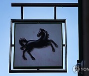 BRITAIN LLOYDS BANK PROFITS