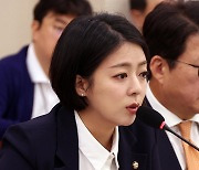 배현진 “추 원내대표님, 단톡방 안보십니까?”…秋 “의원총회 개최하겠다”